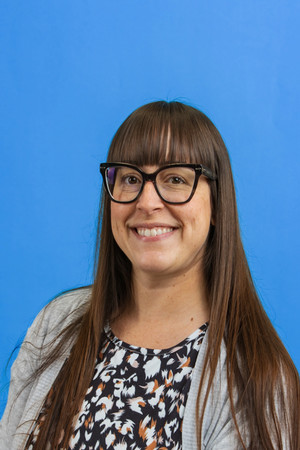 lindsayhull_headshot