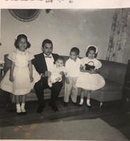 Image of Arturo Vasquez Sr. with four of his children.