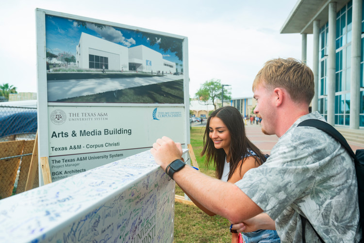 Two+Islanders+sign+their+names+on+the+symbolic+white+beam+at+the+Topping+Out+Ceremony.