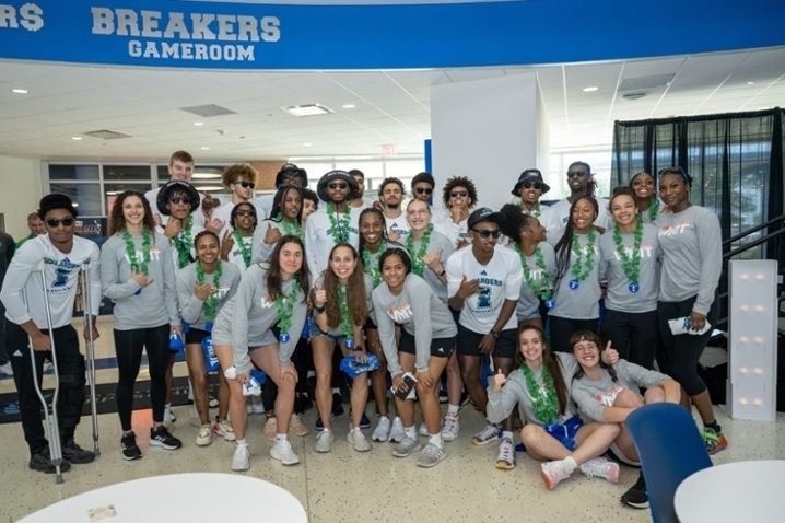 Islanders men's and women's basketball teams at March 23 celebration